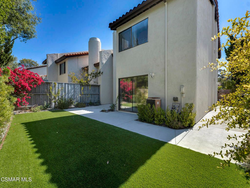 Image 33 of property listing at 833 Shadow Lake Drive, Thousand Oaks, CA 91360