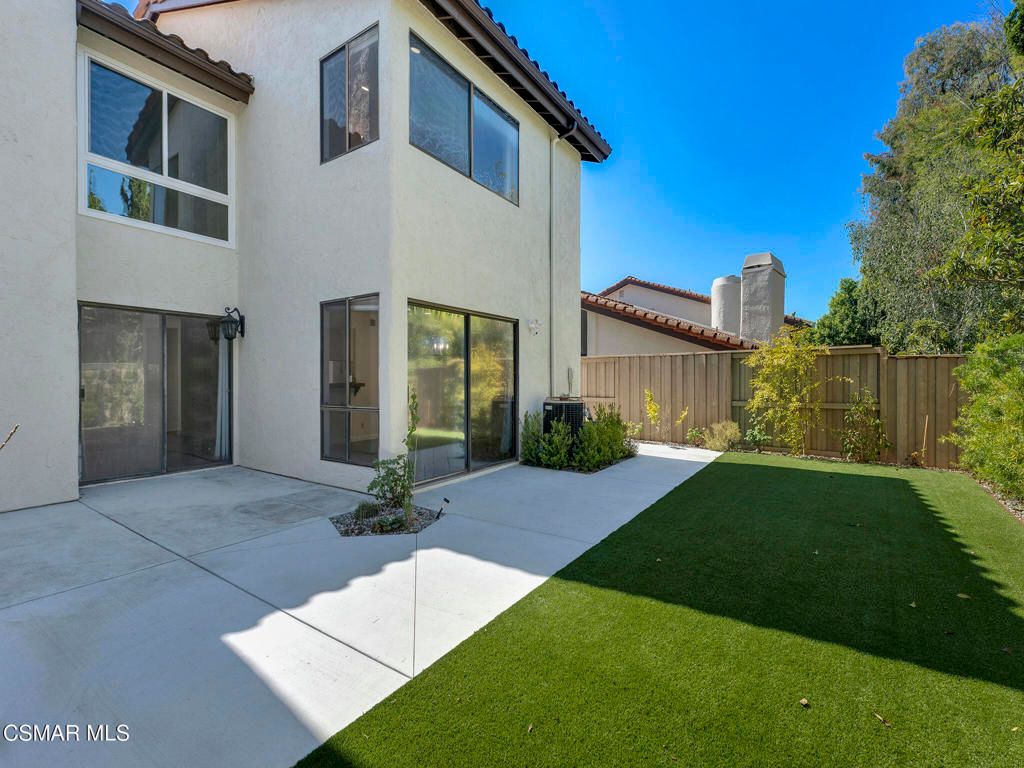 Image 34 of property listing at 833 Shadow Lake Drive, Thousand Oaks, CA 91360
