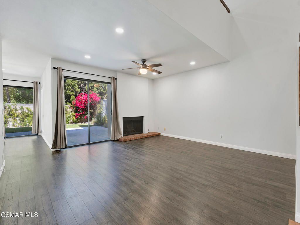 Image 6 of property listing at 833 Shadow Lake Drive, Thousand Oaks, CA 91360