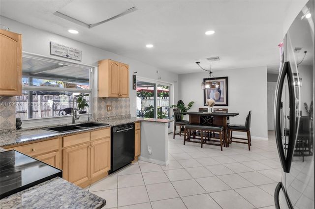 6841 NW 7th Ct, Margate, FL 33063