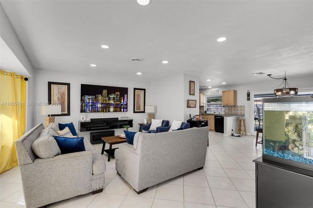 6841 NW 7th Ct, Margate, FL 33063