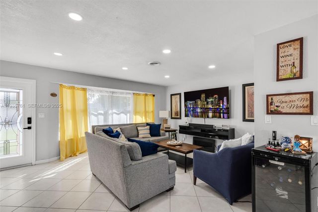 6841 NW 7th Ct, Margate, FL 33063