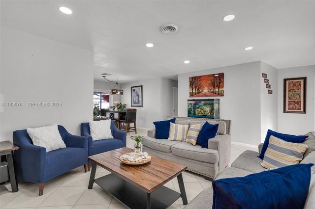 6841 NW 7th Ct, Margate, FL 33063