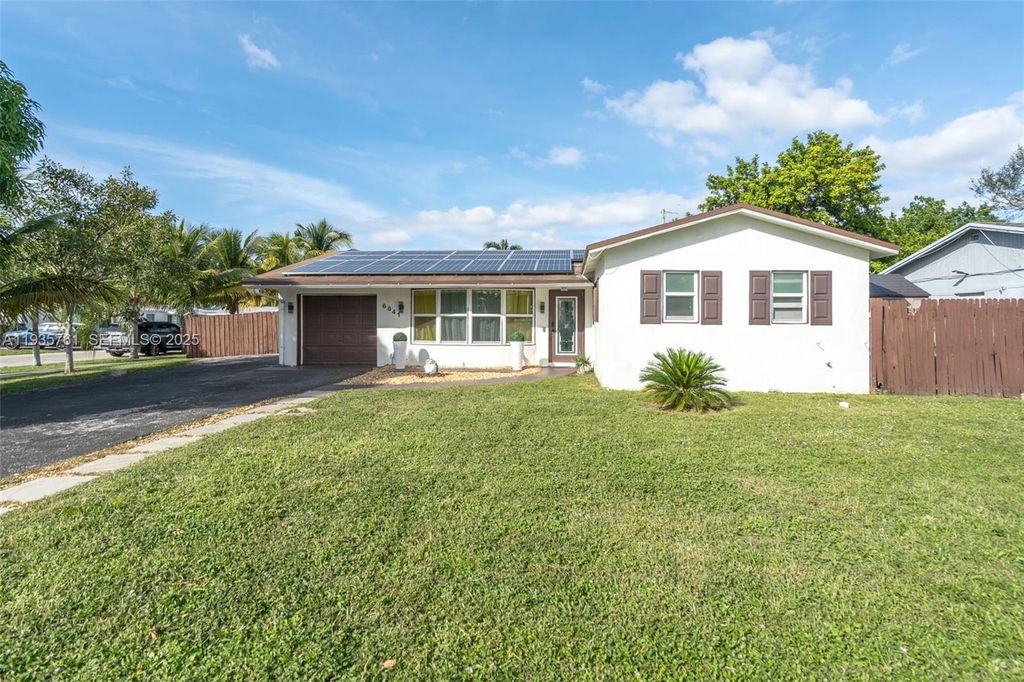 6841 NW 7th Ct, Margate, FL 33063