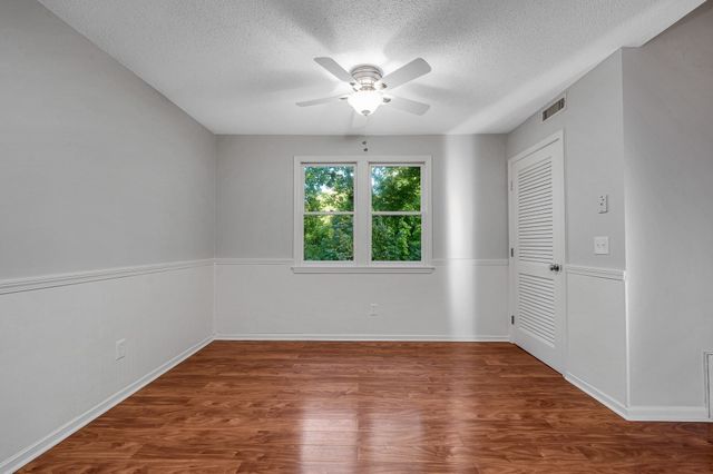 124 Tennis Plaza Rd 56, Dracut, MA 01826