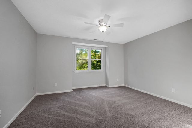 124 Tennis Plaza Rd 56, Dracut, MA 01826