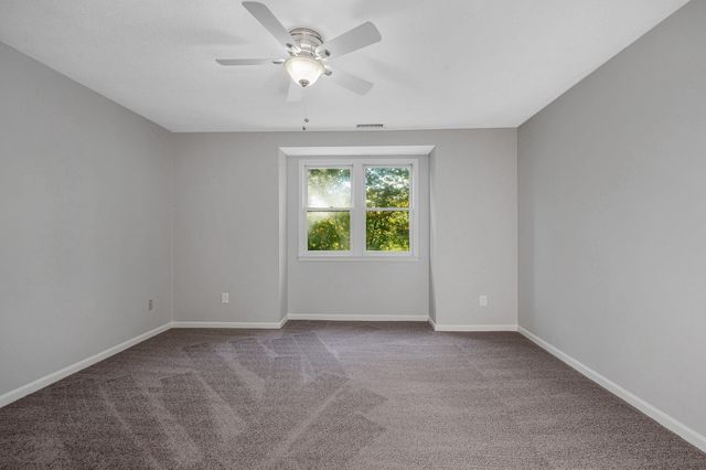 124 Tennis Plaza Rd 56, Dracut, MA 01826