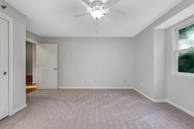 124 Tennis Plaza Rd 56, Dracut, MA 01826