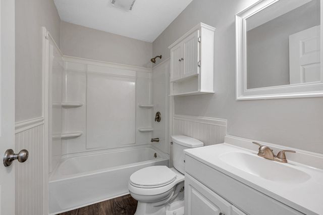 124 Tennis Plaza Rd 56, Dracut, MA 01826