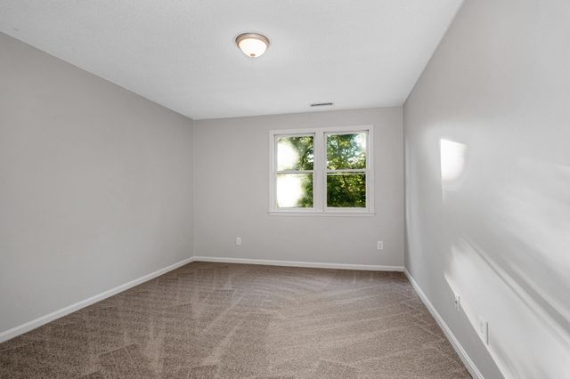 124 Tennis Plaza Rd 56, Dracut, MA 01826