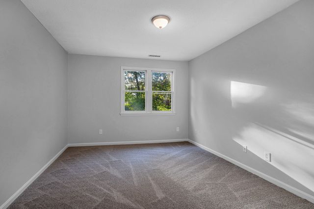 124 Tennis Plaza Rd 56, Dracut, MA 01826