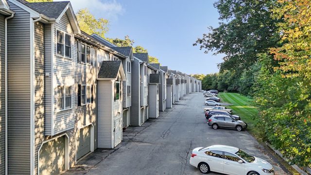 124 Tennis Plaza Rd 56, Dracut, MA 01826