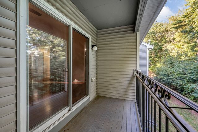124 Tennis Plaza Rd 56, Dracut, MA 01826