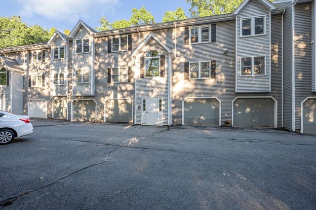 124 Tennis Plaza Rd 56, Dracut, MA 01826