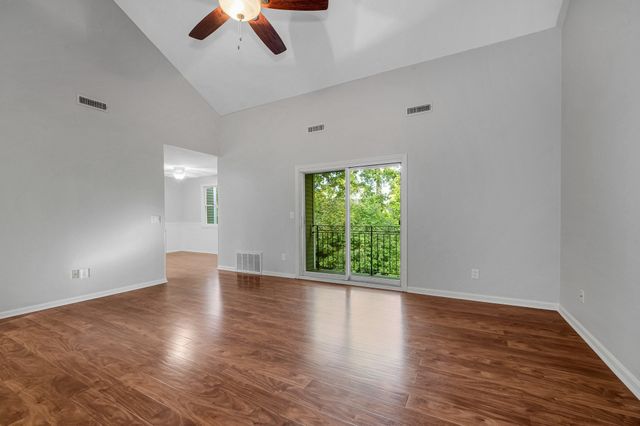 124 Tennis Plaza Rd 56, Dracut, MA 01826