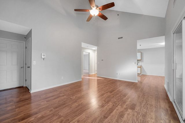 124 Tennis Plaza Rd 56, Dracut, MA 01826