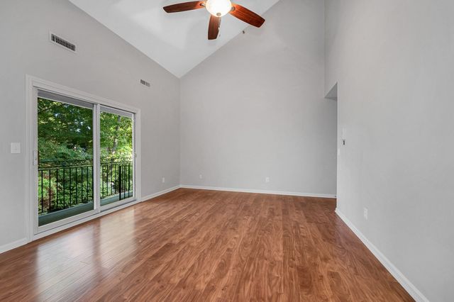 124 Tennis Plaza Rd 56, Dracut, MA 01826