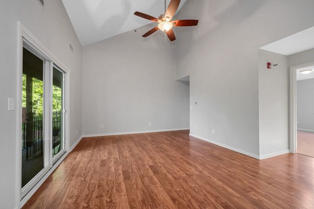 124 Tennis Plaza Rd 56, Dracut, MA 01826
