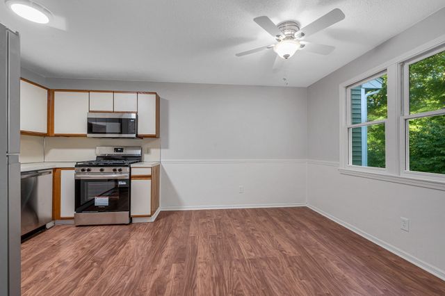 124 Tennis Plaza Rd 56, Dracut, MA 01826