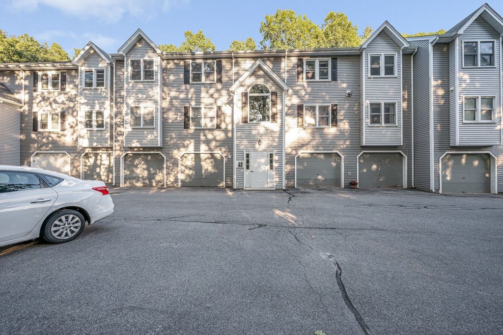 124 Tennis Plaza Rd 56, Dracut, MA 01826