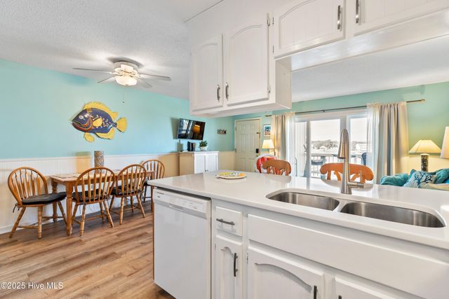 1008 Canal Drive Apt 2a, Carolina Beach, NC 28428