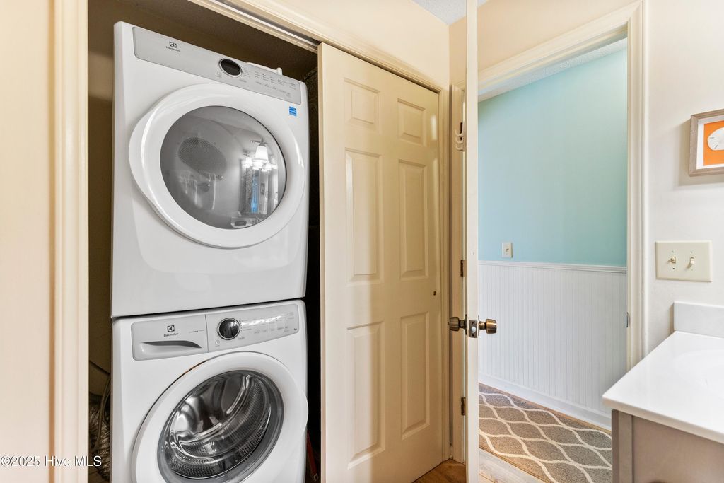 Image 27 of property listing at 1008 Canal Drive Apt 2a, Carolina Beach, NC 28428