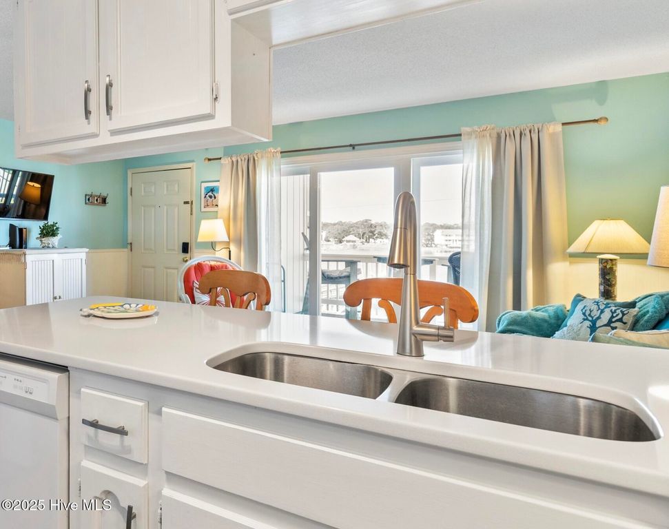 Image 9 of property listing at 1008 Canal Drive Apt 2a, Carolina Beach, NC 28428