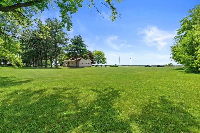 3694 W COUNTY ROAD NN, Elkhorn, WI 53121