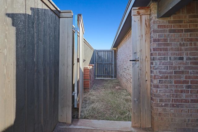 1305 Dover Lane, Wolfforth, TX 79382