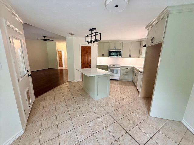 855 County Road 2267, Cleveland, TX 77327