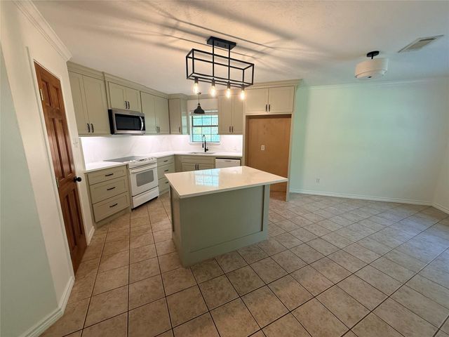 855 County Road 2267, Cleveland, TX 77327