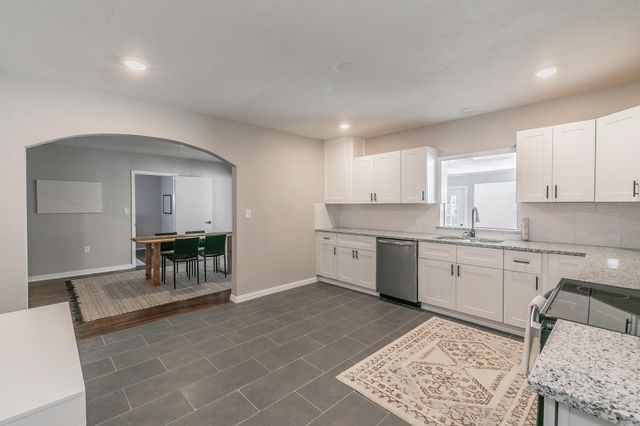 405 S Brazos Street, Weatherford, TX 76086