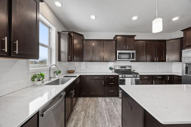 18504 70th Avenue N, Maple Grove, MN 55311