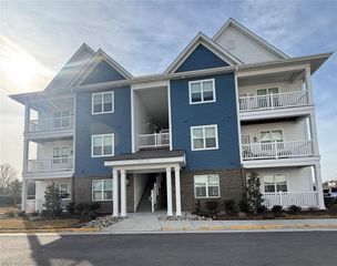 1732 Dromolin Dr Ste 205, Virginia Beach, VA 23456