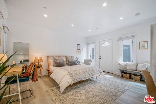 1217 9th Street, Santa Monica, CA 90401
