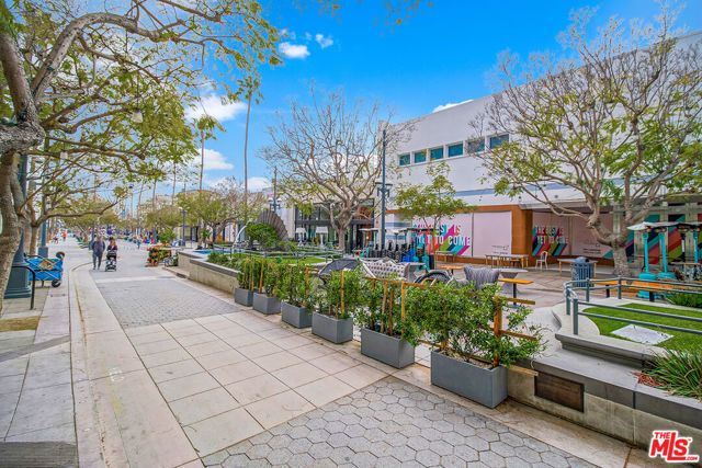 1217 9th Street, Santa Monica, CA 90401
