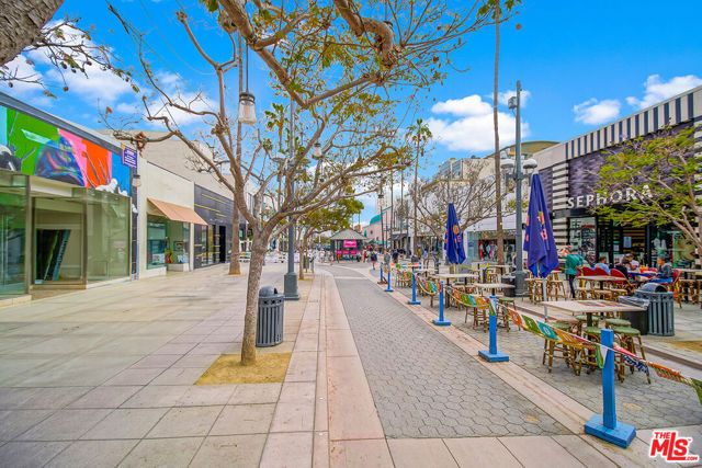 1217 9th Street, Santa Monica, CA 90401