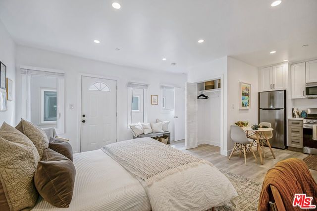 1217 9th Street, Santa Monica, CA 90401