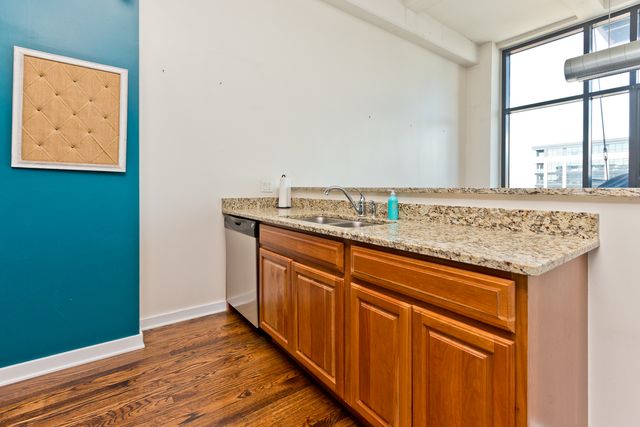 1224 W Van Buren Street 622, Chicago, IL 60607