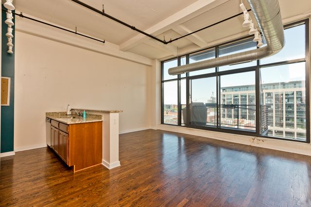 1224 W Van Buren Street 622, Chicago, IL 60607