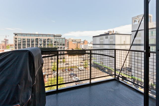 1224 W Van Buren Street 622, Chicago, IL 60607