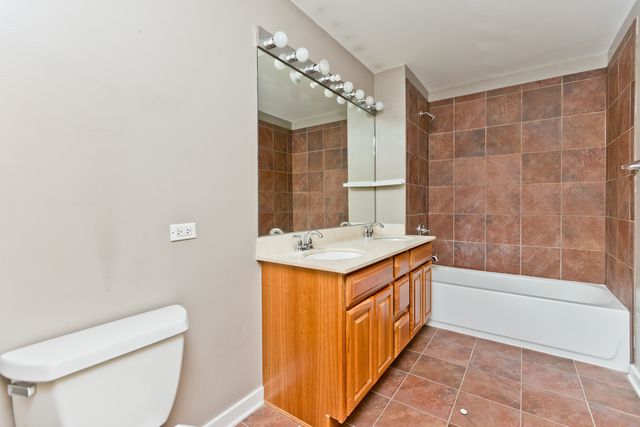 1224 W Van Buren Street 622, Chicago, IL 60607