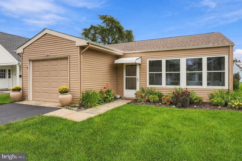 216 HUNTINGTON DR, Southampton, NJ 08088 — exterior