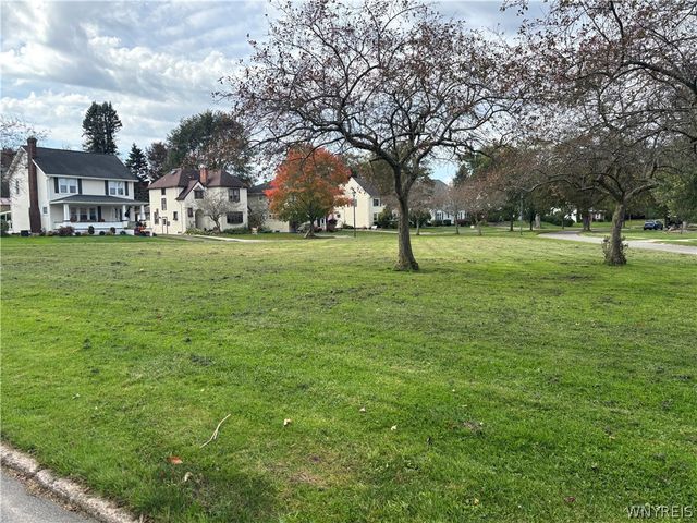 20 Grasmere Road, Lockport Town, NY 14094