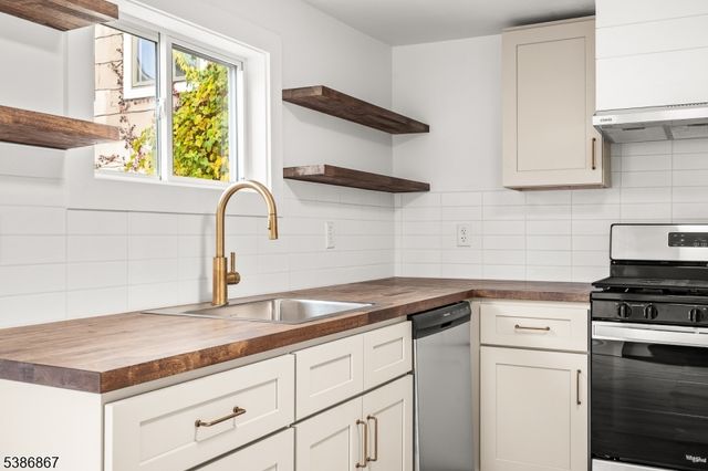 195 Chambers St, Phillipsburg Town, NJ 08865