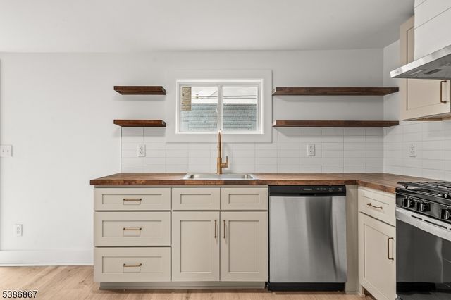 195 Chambers St, Phillipsburg Town, NJ 08865