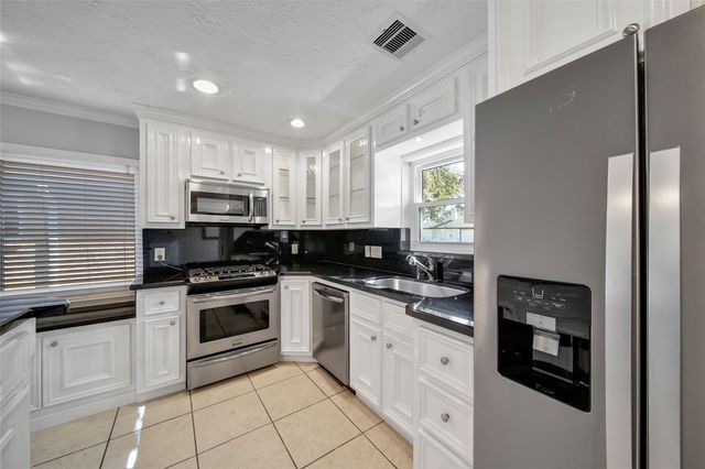 6234 Leaf Arbor Drive, Houston, TX 77092