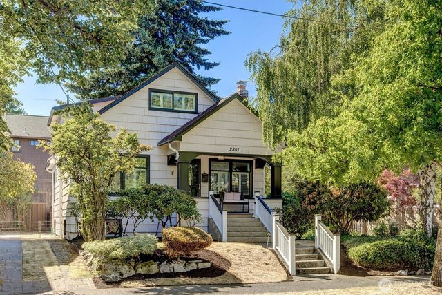 2541 10th Avenue W, Seattle, WA 98119