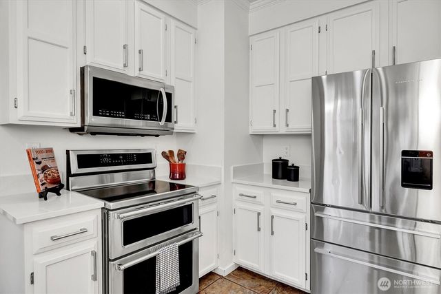 2541 10th Avenue W, Seattle, WA 98119