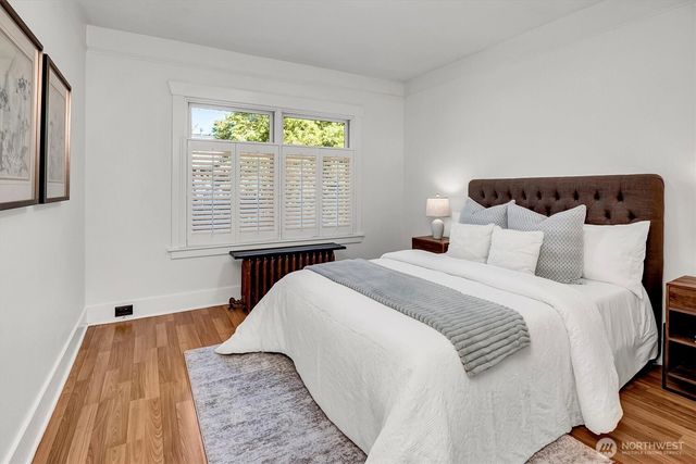 2541 10th Avenue W, Seattle, WA 98119